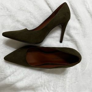 Womens size 12 olive green Pumps Christian Siriano- barely worn